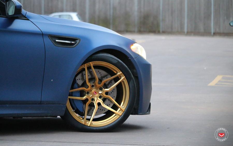 Детали экстерьера BMW M5 on Vossen Wheels (HC-2) 2019 года  (фото 19 из 19)